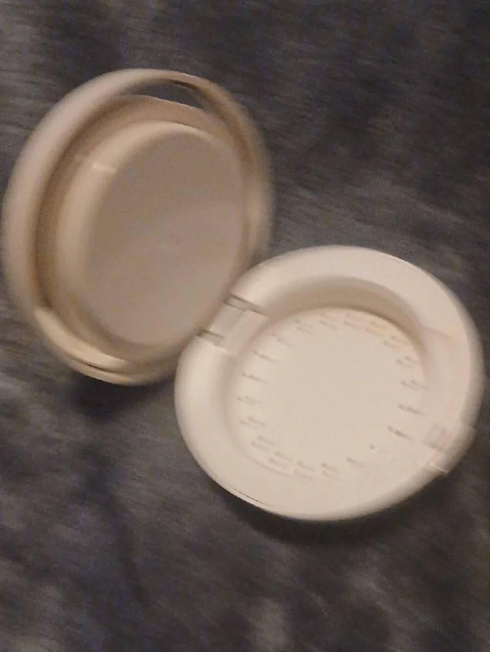 laura mercier Round Compact Setting Powder - Cream Case